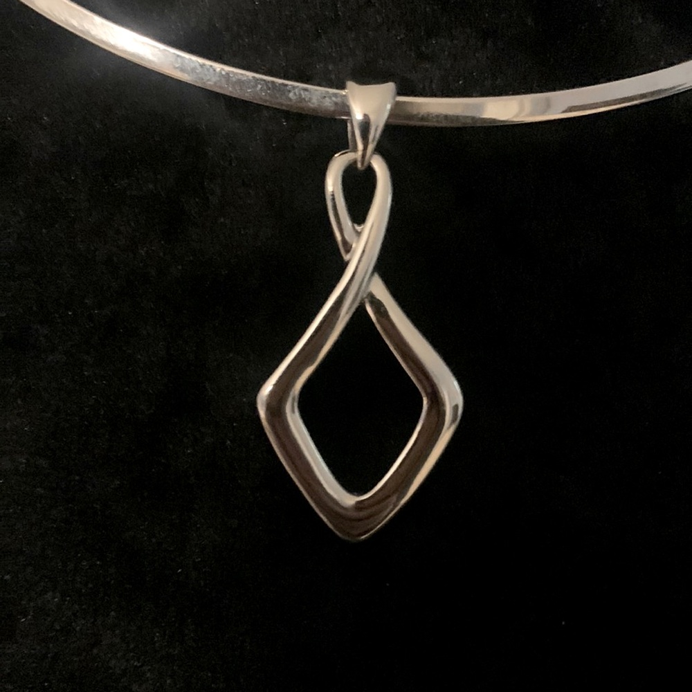 EUC polished silver pendant from Lia Sophia